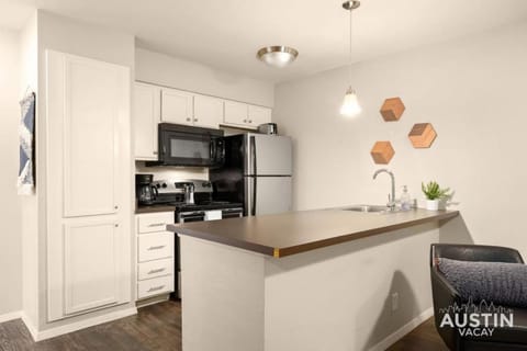 Minutes to Zilker, Barton Springs and Free Parking Apartment in Zilker