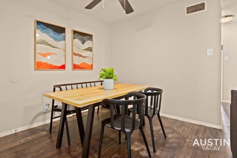 Minutes to Zilker, Barton Springs and Free Parking Apartment in Zilker