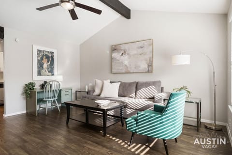 Walk to Barton Springs Spacious Apt Backyard Apartment in Zilker