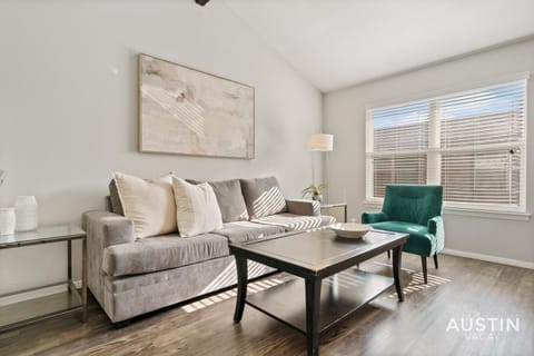 Walk to Barton Springs Spacious Apt Backyard Apartment in Zilker