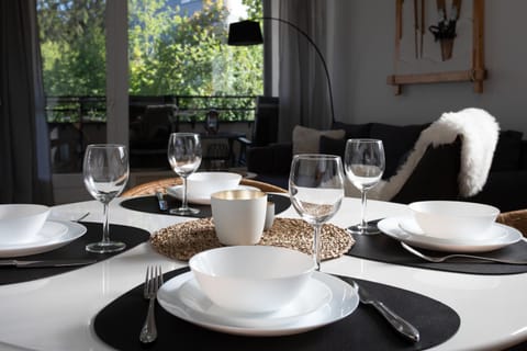 Living room, Food and drinks, Seating area, Dining area, Food, Food