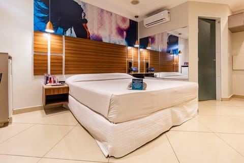 Bed, Photo of the whole room, Bedroom, air conditioner