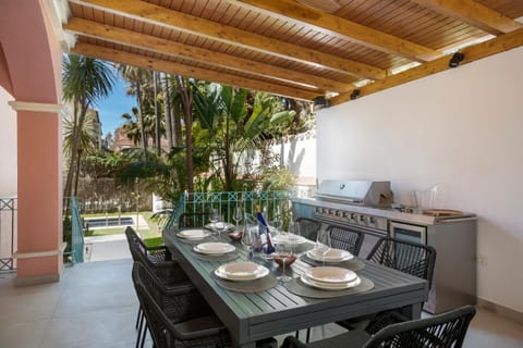 Lorea Playa, Luxury 6 Bedroom Villa with Seaview Villa in Marbella