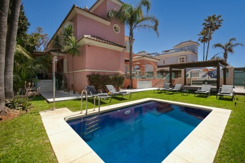 Lorea Playa, Luxury 6 Bedroom Villa with Seaview Villa in Marbella