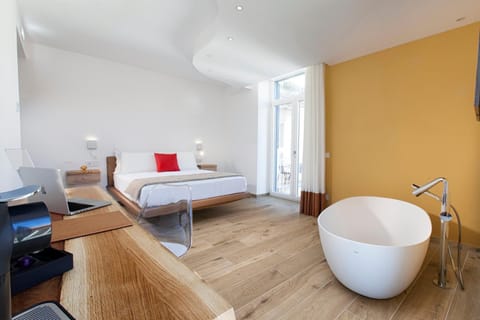 Bed, Photo of the whole room, Bedroom, Bath, hair dresser