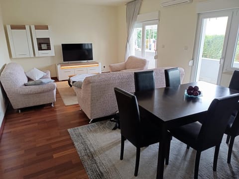 Living room, Seating area, Dining area