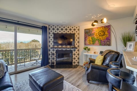 Walk to the Beach Ocean Shores Condo! Apartment in Ocean Shores