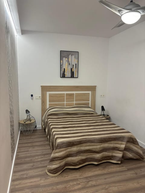 Apartamento blanco y negro en el centro Apartment in Alicante