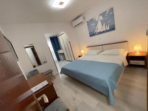 Apartmens and Rooms Madunic V Bed and Breakfast in Split