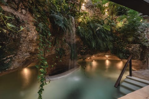 Hot Spring Bath, Spa and wellness centre/facilities