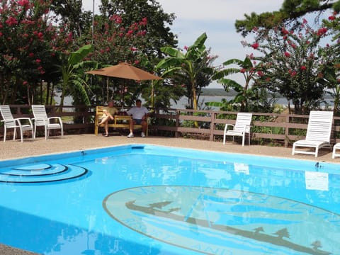 Poolside King Cabana with full kitchen, king bed, sleeper sofa and pool access, Hotel Room Hotel in Lake Ouachita