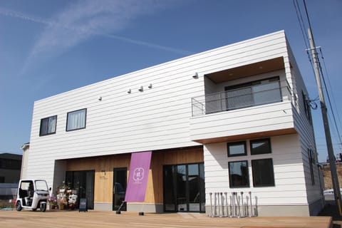 Property building, Day