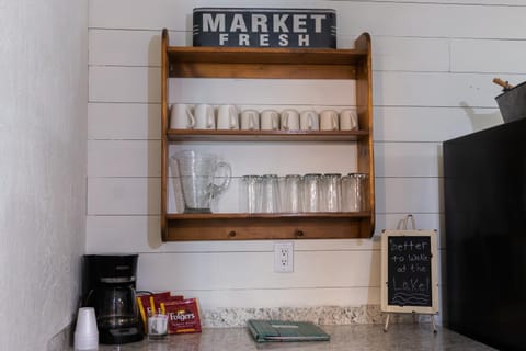 Coffee/tea facilities, Kitchen or kitchenette