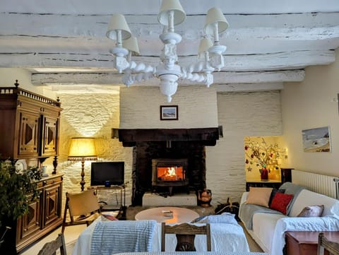 Communal lounge/ TV room, Living room, flat iron