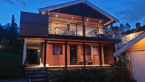 Apartment, 4km fra Tromsøsentrum. flyplass 1.71km. Apartment in Tromso