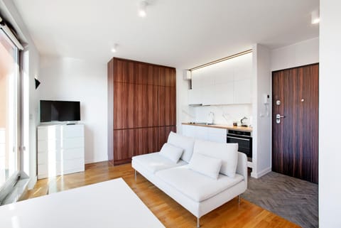 Facade/entrance, Day, TV and multimedia, Coffee/tea facilities, Balcony/Terrace, Kitchen or kitchenette, Photo of the whole room, Evening entertainment, stove, toaster, wardrobe, kitchen