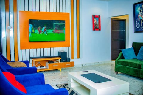 Communal lounge/ TV room, TV and multimedia, Living room, Seating area, Evening entertainment