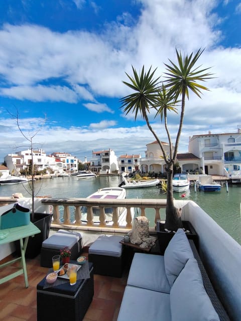 Property building, View (from property/room), Balcony/Terrace, Balcony/Terrace, River view