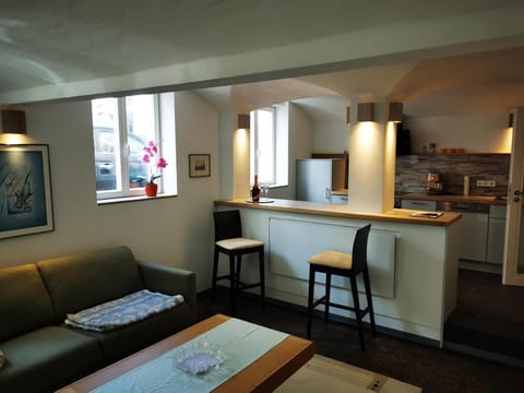 Kitchen or kitchenette, Living room, Seating area, Dining area
