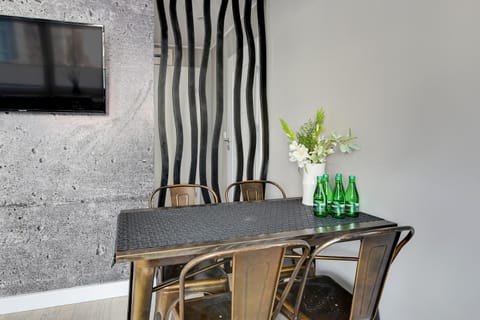 TV and multimedia, Photo of the whole room, Decorative detail, Area and facilities