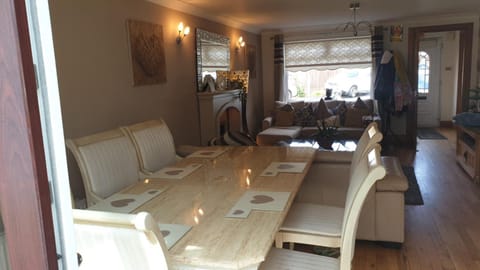 Seating area, Dining area