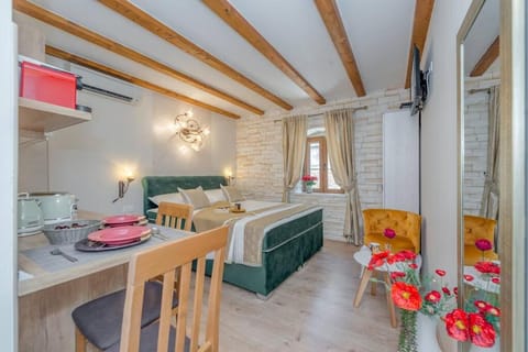 Kitchen or kitchenette, Photo of the whole room