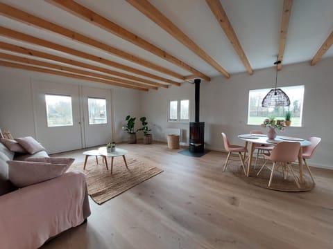 Living room, Seating area, Dining area, fireplace