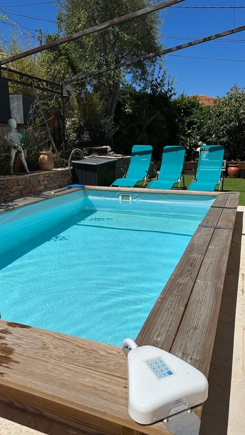 Riviera Villa close to center city, AC, pool House in Antibes