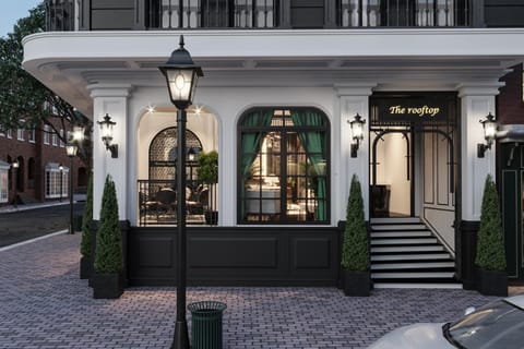 Property building, Facade/entrance, Day