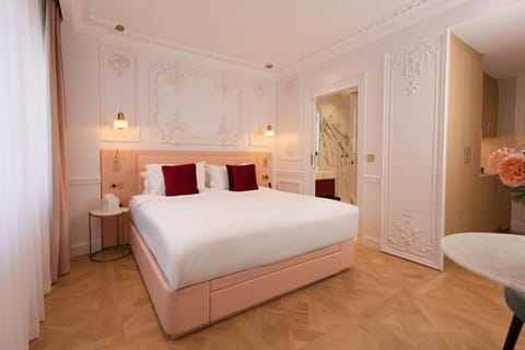 Bed, Photo of the whole room