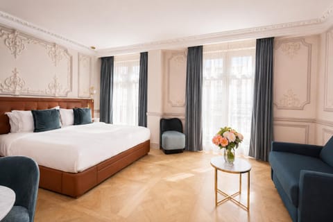 Communal lounge/ TV room, Bed, Living room, Photo of the whole room, Seating area, Bedroom