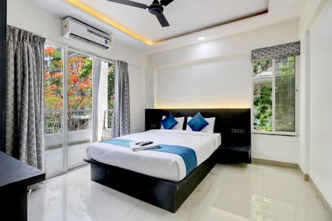 Photo of the whole room, Bedroom, fireplace, air conditioner