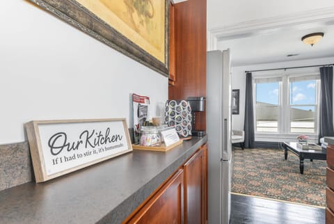 Spacious upstairs 1bed- Walking distance to Beach outlet mall Apartment in Michigan City