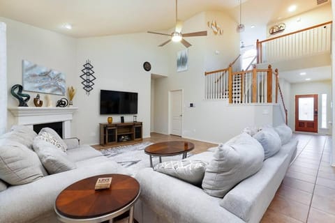 Exquisite Luxury Home near Sea World, San Antonio House in San Antonio