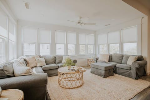 Living room, Seating area, furniture