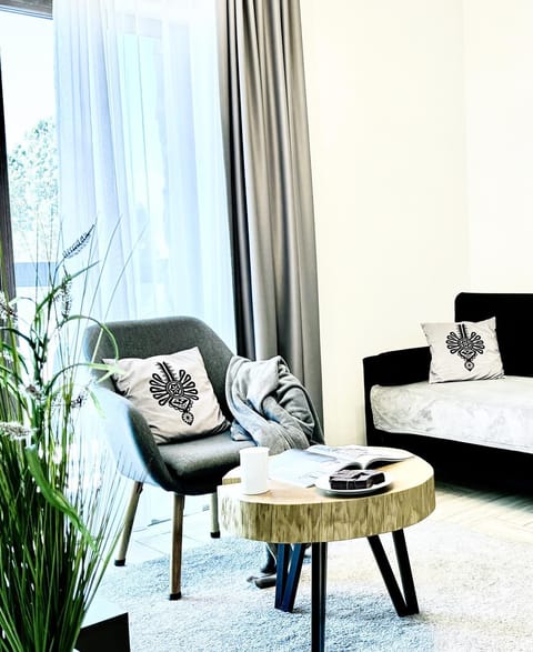 Bed, View (from property/room), Living room, Photo of the whole room, Seating area, Lake view, Mountain view