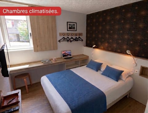 Bed, Bedroom, air conditioner