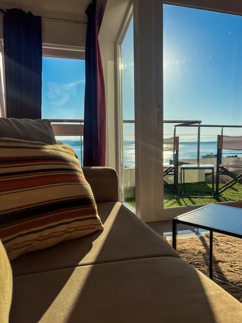 Day, View (from property/room), Balcony/Terrace, Living room, Seating area, Sea view