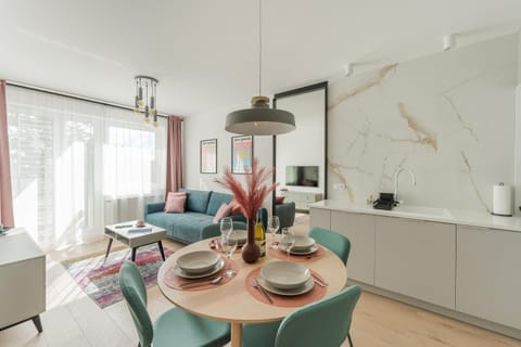 TV and multimedia, Kitchen or kitchenette, Living room, Seating area, Dining area