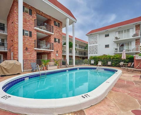 Property building, Pool view, Swimming pool, Swimming pool