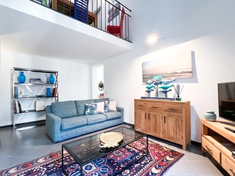 Library, TV and multimedia, Living room, Seating area