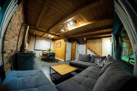 Communal lounge/ TV room, TV and multimedia, Living room, Seating area, Evening entertainment