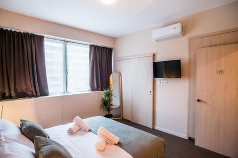 Bed, TV and multimedia, Photo of the whole room, Decorative detail, Bedroom, towels, wardrobe, air conditioner