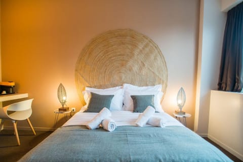 Bed, Photo of the whole room, Decorative detail, Bedroom, towels