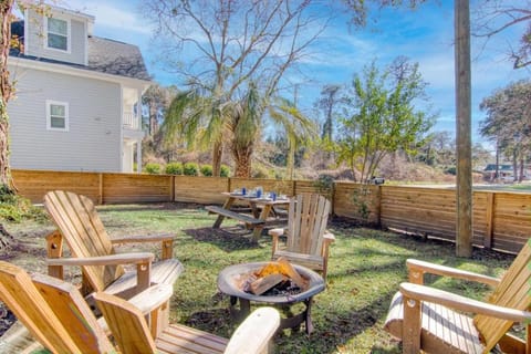 Ride The Wave, 5 min to Beach, 7 min to Dtwn House in Mount Pleasant