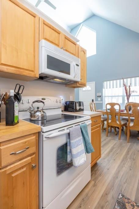 Kitchen or kitchenette, dishwasher, minibar, pet friendly, stove, toaster