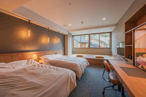 Bed, Photo of the whole room, Bedroom, City view, hair dresser, heating, internet, locker, safe, air conditioner