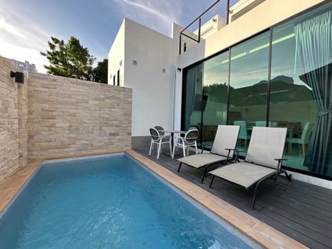 Balcony/Terrace, Swimming pool, sunbed