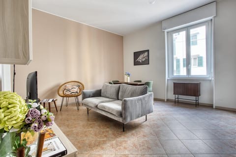 Property building, Living room, Seating area, Dining area
