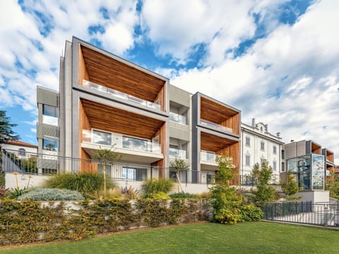 Property building, Day, Garden, Garden view